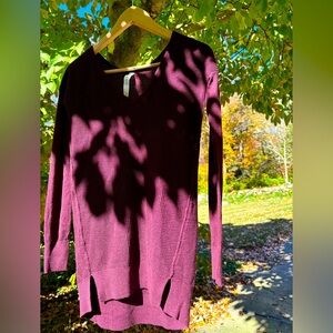 LULULEMON The Sweater Life Heather Bordeaux Drama V neck Knit Sweater. Size 2 XS